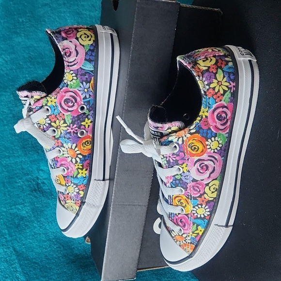 Converse All-Star Sneakers EUC - Picture 3 of 7